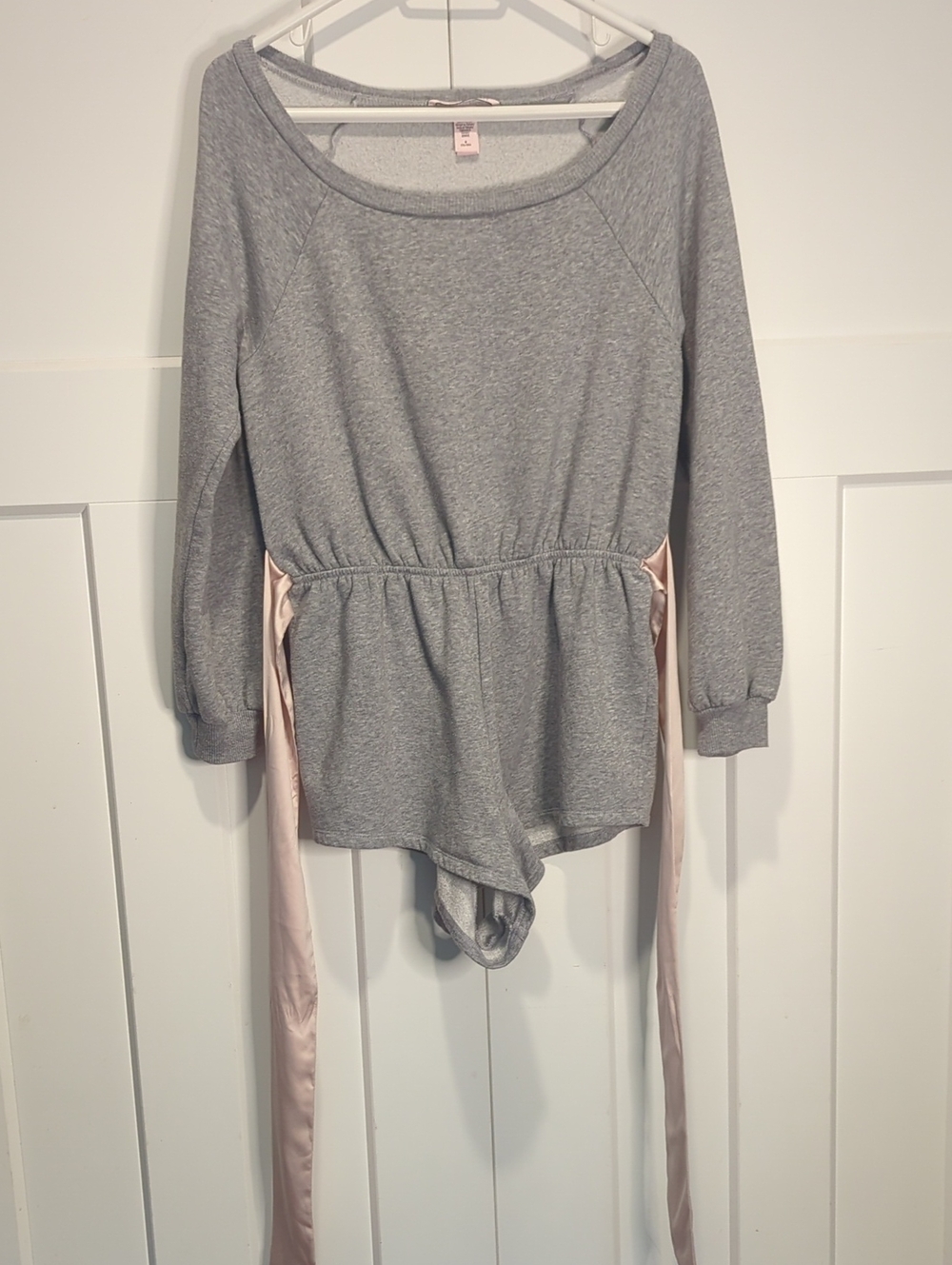Victorias Secret Long-Sleeve Romper -Loung-Sleepwear with Pink Ribbon Tie Size M